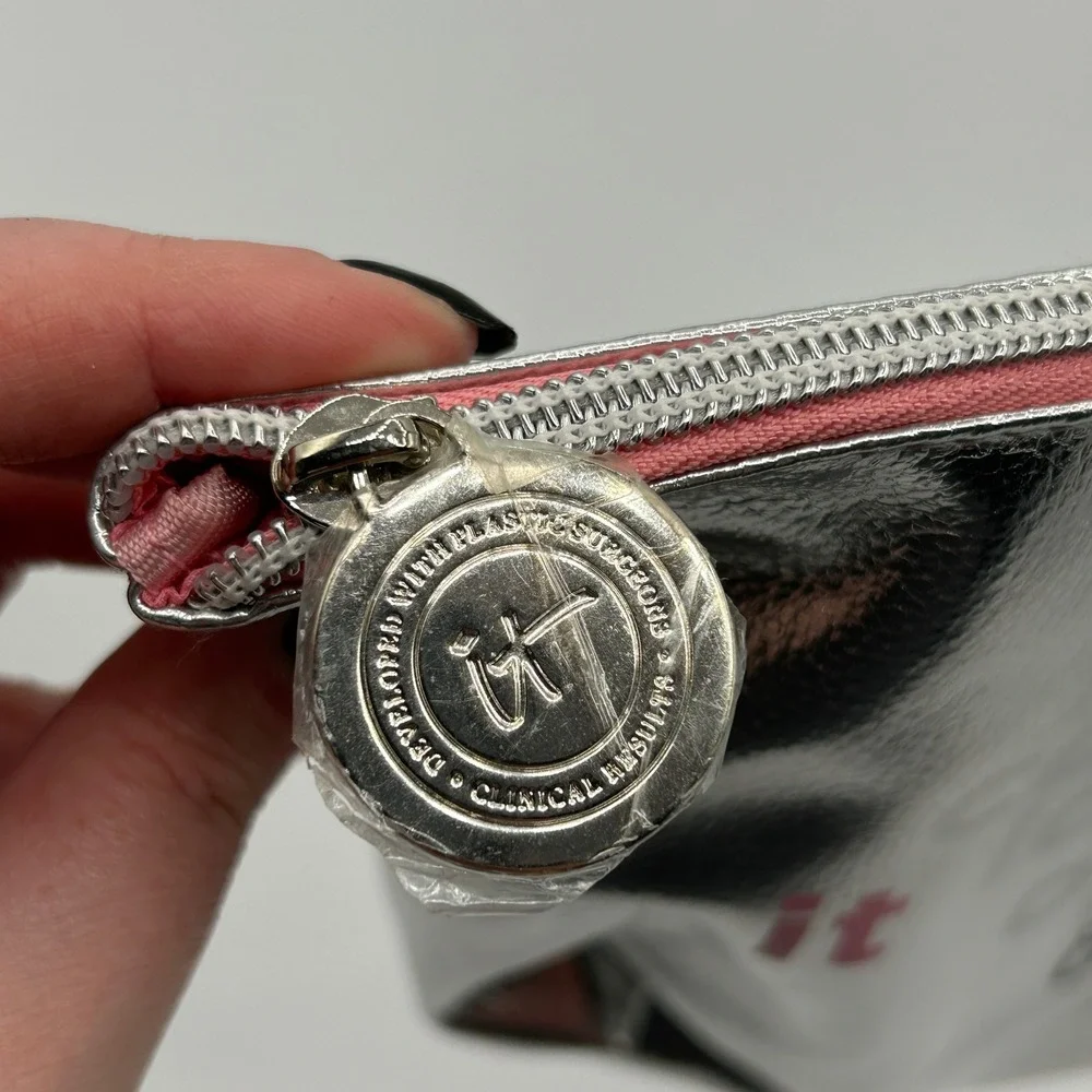 IT Cosmetics Makeup Bag Silver Confidence It Looks Good On You Zipper Pouch NWOT